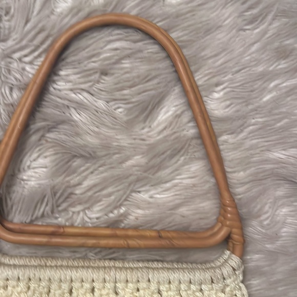 Vintage Macrame & wood beaded boho large bag with wooden looking resin handles - Picture 3 of 6